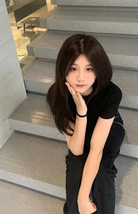 七七